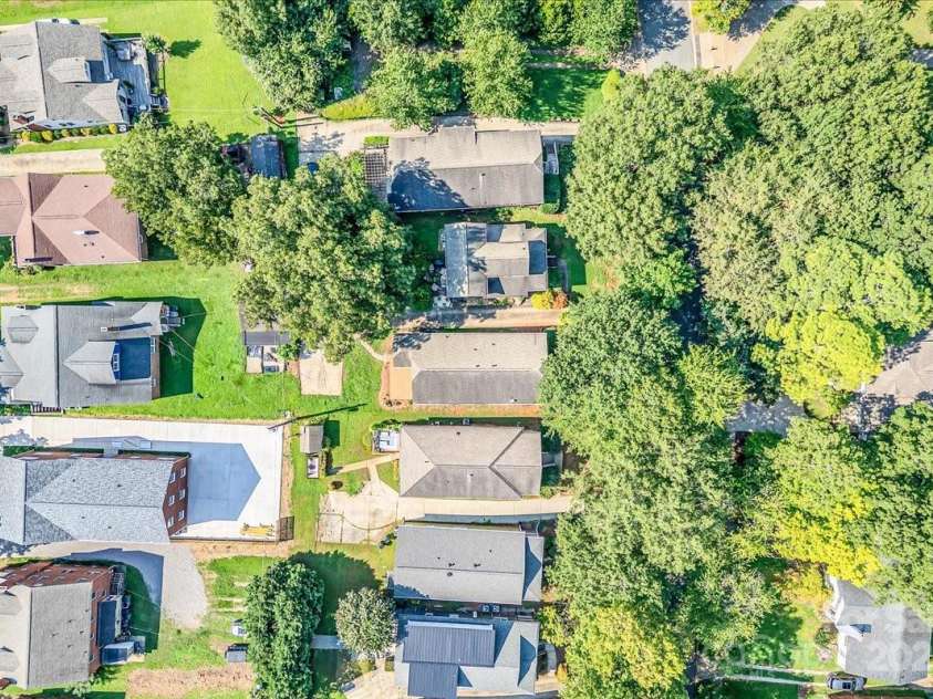 901 Woodruff Place, Charlotte, NC 28208.  MLS# CAR4293979, YatesRealty ID 33700. 