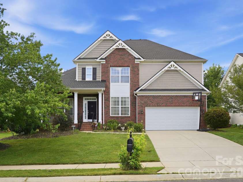 8120 Madrigal Court, Waxhaw, NC 28173.  MLS# CAR4394851, YatesRealty ID 33702. 