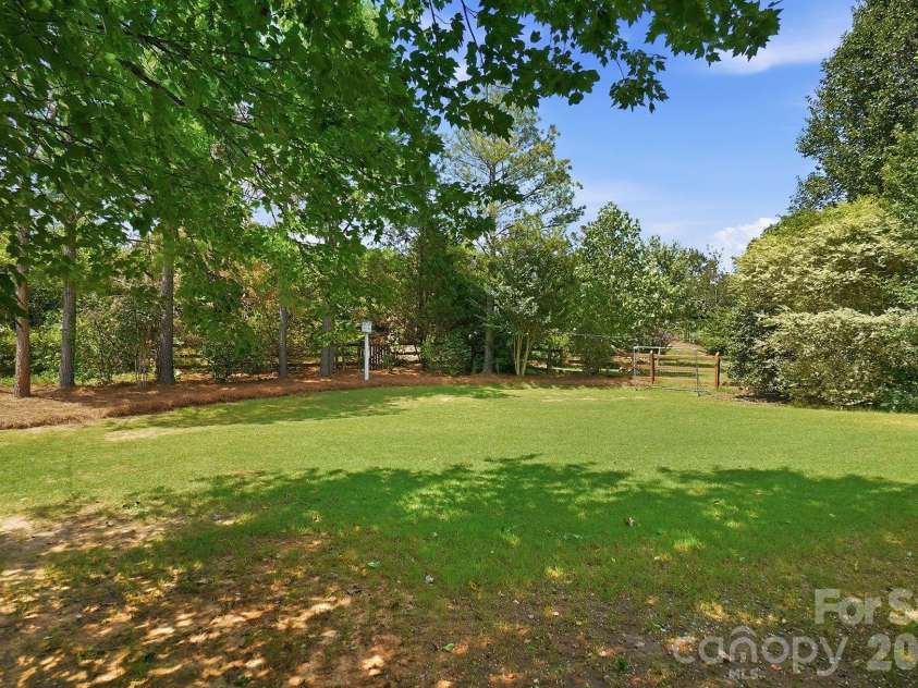 8120 Madrigal Court, Waxhaw, NC 28173.  MLS# CAR4394851, YatesRealty ID 33702. 