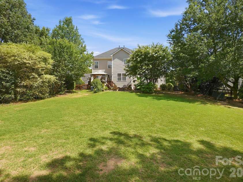 8120 Madrigal Court, Waxhaw, NC 28173.  MLS# CAR4394851, YatesRealty ID 33702. 
