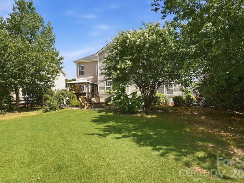 8120 Madrigal Court, Waxhaw, NC 28173.  MLS# CAR4394851, YatesRealty ID 33702. 
