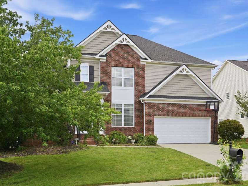 8120 Madrigal Court, Waxhaw, NC 28173.  MLS# CAR4394851, YatesRealty ID 33702. 