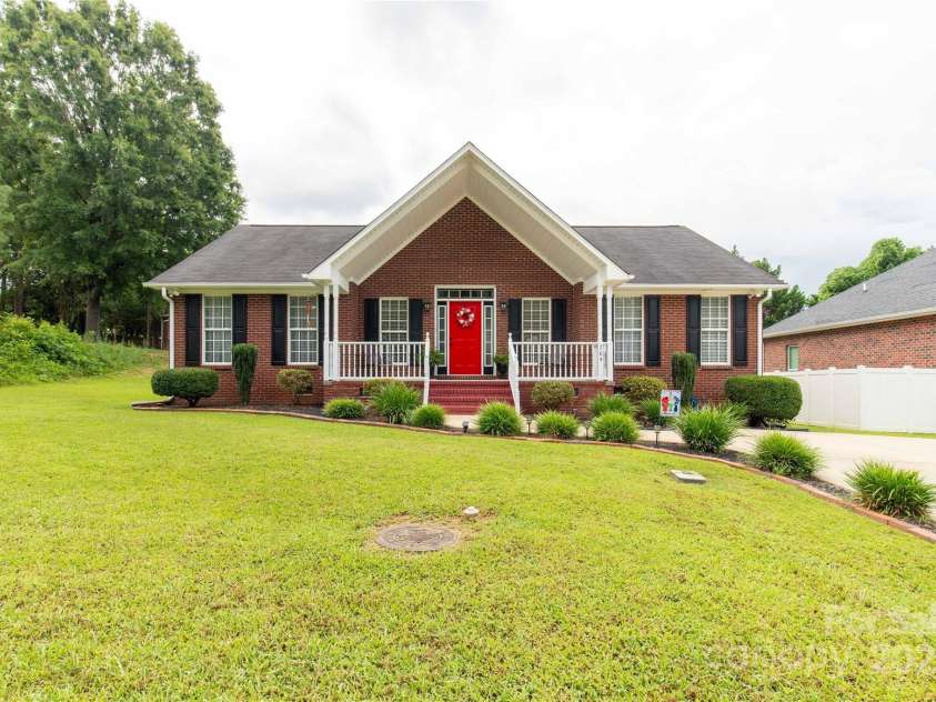 204 Victoria Circle, York, SC 29745.  MLS# CAR4277336, YatesRealty ID 33703. 