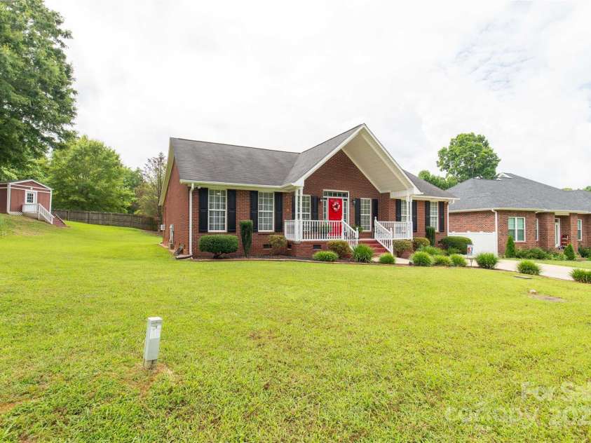 204 Victoria Circle, York, SC 29745.  MLS# CAR4277336, YatesRealty ID 33703. 