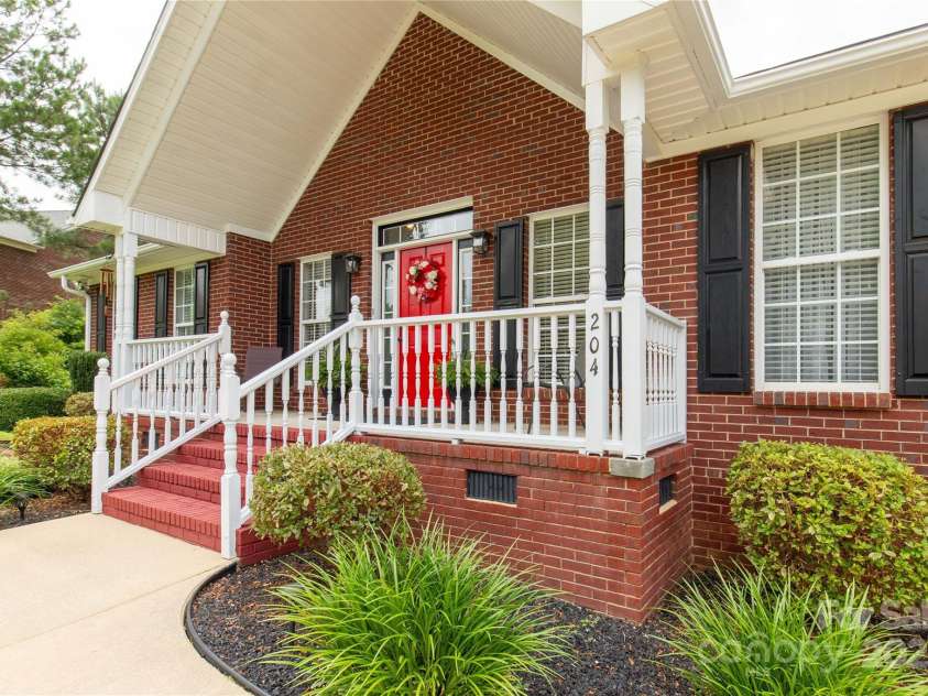 204 Victoria Circle, York, SC 29745.  MLS# CAR4277336, YatesRealty ID 33703. 