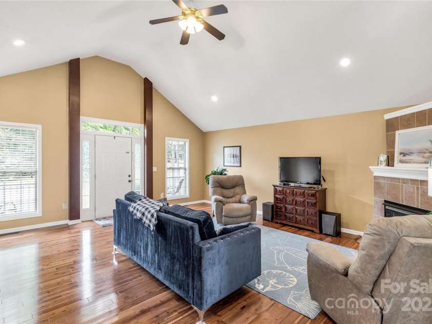 204 Victoria Circle, York, SC 29745.  MLS# CAR4277336, YatesRealty ID 33703. 