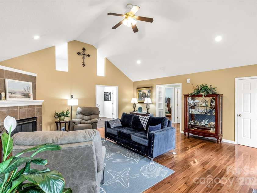 204 Victoria Circle, York, SC 29745.  MLS# CAR4277336, YatesRealty ID 33703. 