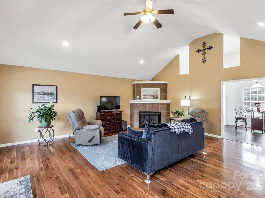 204 Victoria Circle, York, SC 29745.  MLS# CAR4277336, YatesRealty ID 33703. 