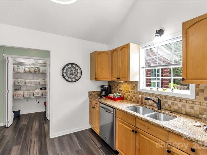 204 Victoria Circle, York, SC 29745.  MLS# CAR4277336, YatesRealty ID 33703. 