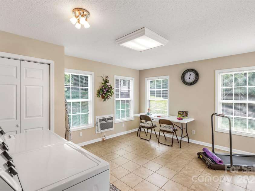 204 Victoria Circle, York, SC 29745.  MLS# CAR4277336, YatesRealty ID 33703. 