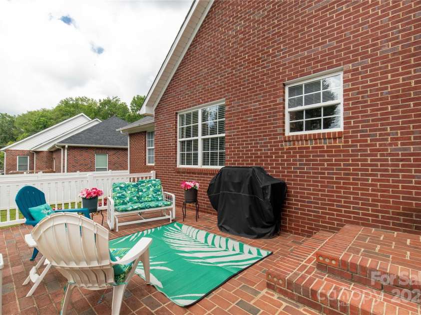 204 Victoria Circle, York, SC 29745.  MLS# CAR4277336, YatesRealty ID 33703. 