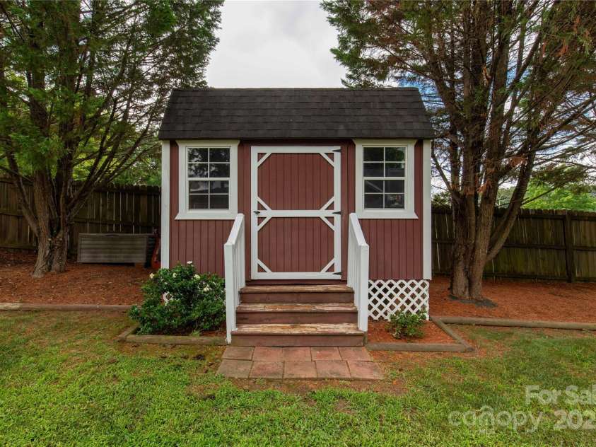 204 Victoria Circle, York, SC 29745.  MLS# CAR4277336, YatesRealty ID 33703. 