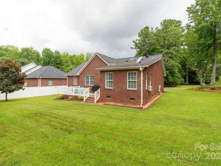 204 Victoria Circle, York, SC 29745.  MLS# CAR4277336, YatesRealty ID 33703. 