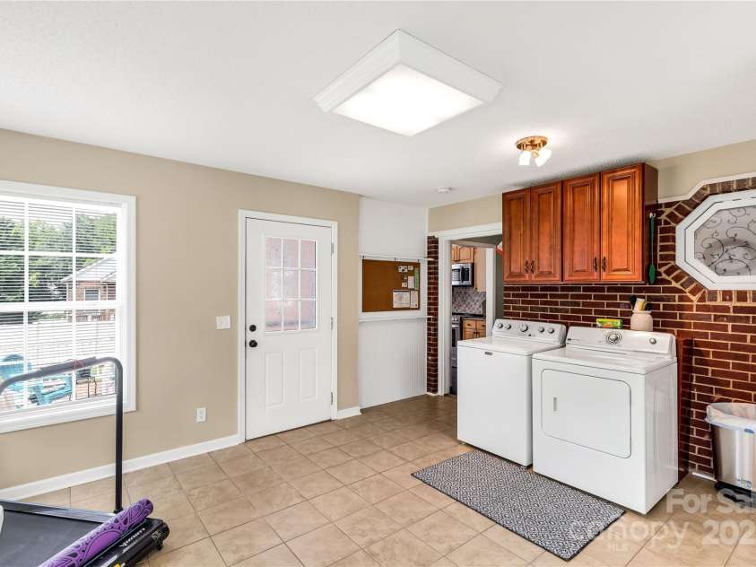 204 Victoria Circle, York, SC 29745.  MLS# CAR4277336, YatesRealty ID 33703. 