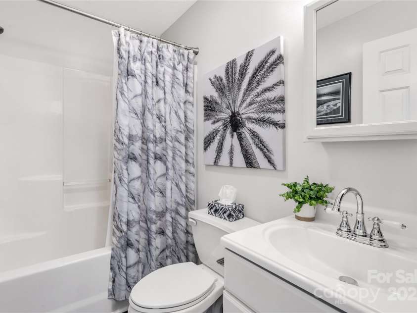 204 Victoria Circle, York, SC 29745.  MLS# CAR4277336, YatesRealty ID 33703. 