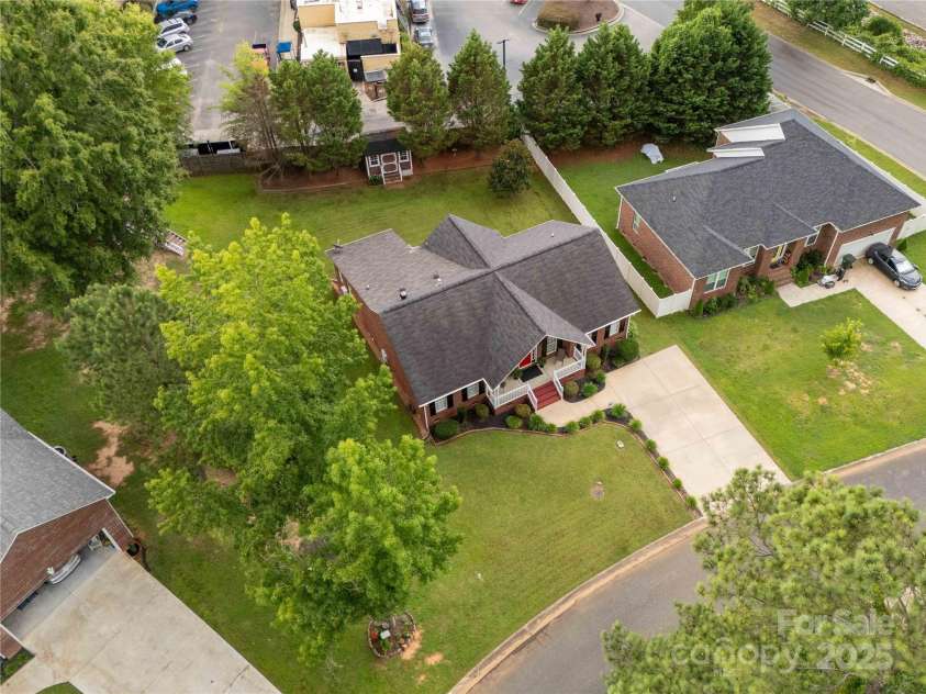 204 Victoria Circle, York, SC 29745.  MLS# CAR4277336, YatesRealty ID 33703. 