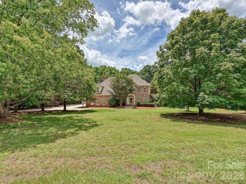 2744 Pinewood Road, Chester, SC 29706.  MLS# CAR4394276, YatesRealty ID 33704. 