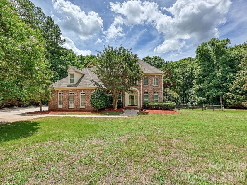 2744 Pinewood Road, Chester, SC 29706.  MLS# CAR4394276, YatesRealty ID 33704. 
