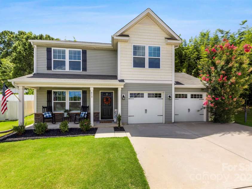 819 Spencer Lane, Kannapolis, NC 28081.  MLS# CAR4281758, YatesRealty ID 33705. 