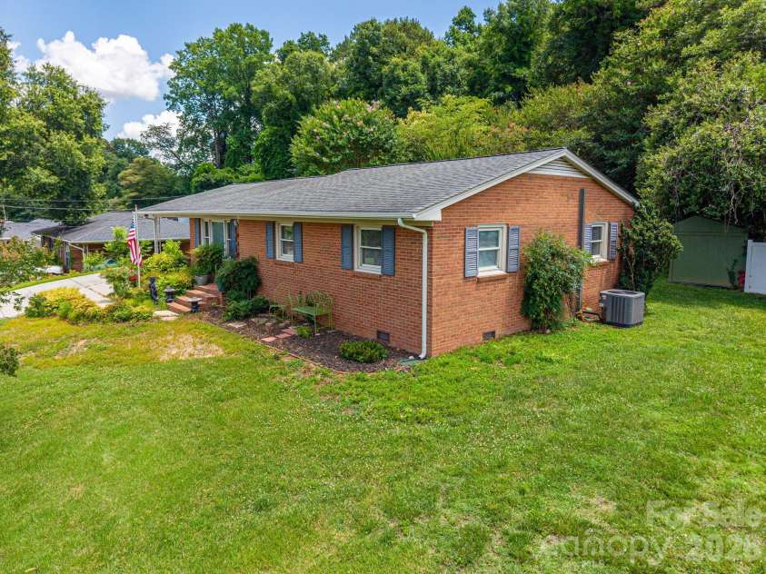 13 Spruce Pine Drive, Belmont, NC 28012.  MLS# CAR4395692, YatesRealty ID 33706. 
