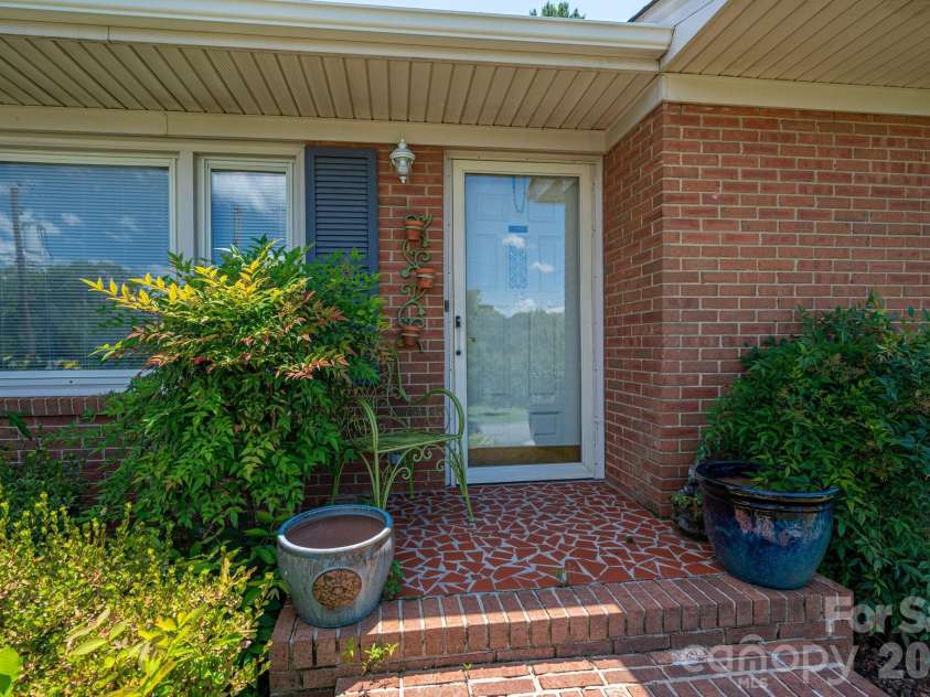 13 Spruce Pine Drive, Belmont, NC 28012.  MLS# CAR4395692, YatesRealty ID 33706. 