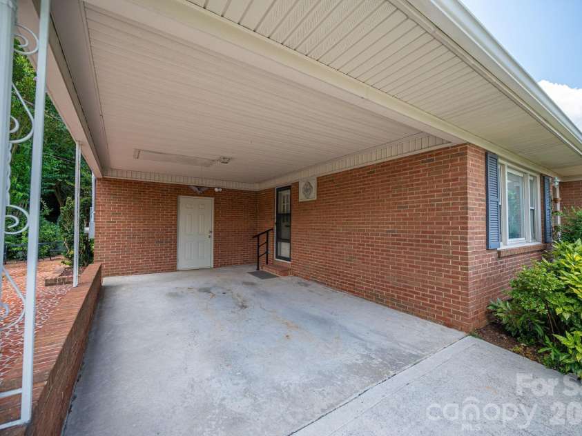 13 Spruce Pine Drive, Belmont, NC 28012.  MLS# CAR4395692, YatesRealty ID 33706. 