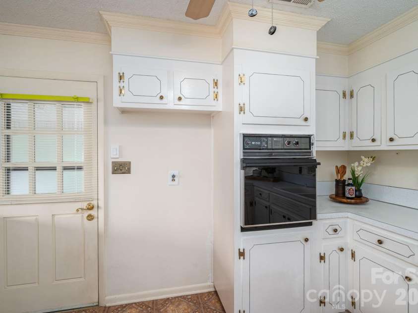 13 Spruce Pine Drive, Belmont, NC 28012.  MLS# CAR4395692, YatesRealty ID 33706. 