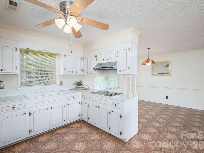 13 Spruce Pine Drive, Belmont, NC 28012.  MLS# CAR4395692, YatesRealty ID 33706. 