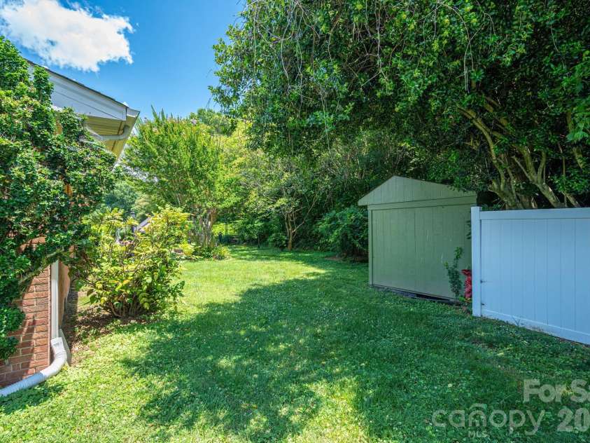 13 Spruce Pine Drive, Belmont, NC 28012.  MLS# CAR4395692, YatesRealty ID 33706. 