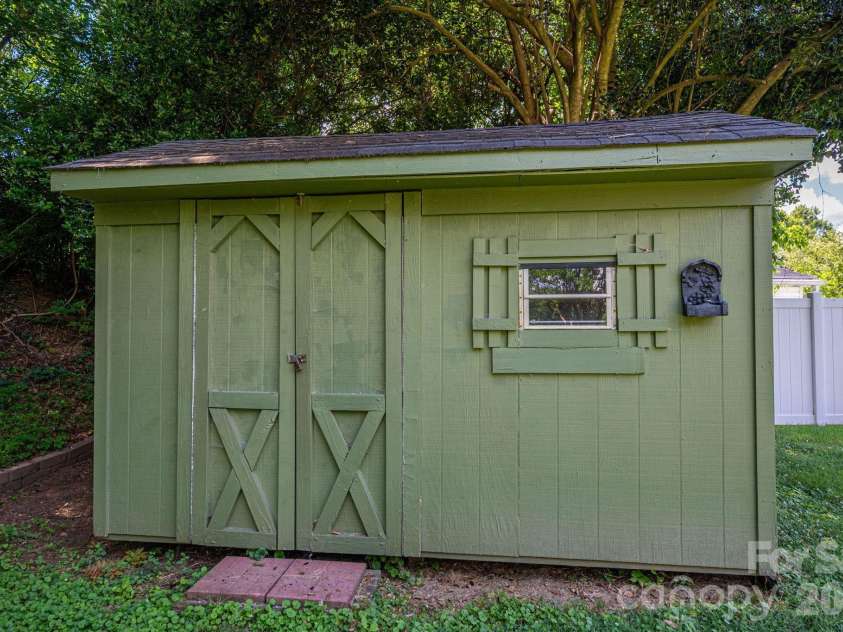 13 Spruce Pine Drive, Belmont, NC 28012.  MLS# CAR4395692, YatesRealty ID 33706. 