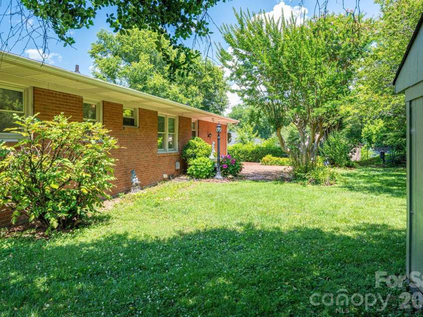 13 Spruce Pine Drive, Belmont, NC 28012.  MLS# CAR4395692, YatesRealty ID 33706. 