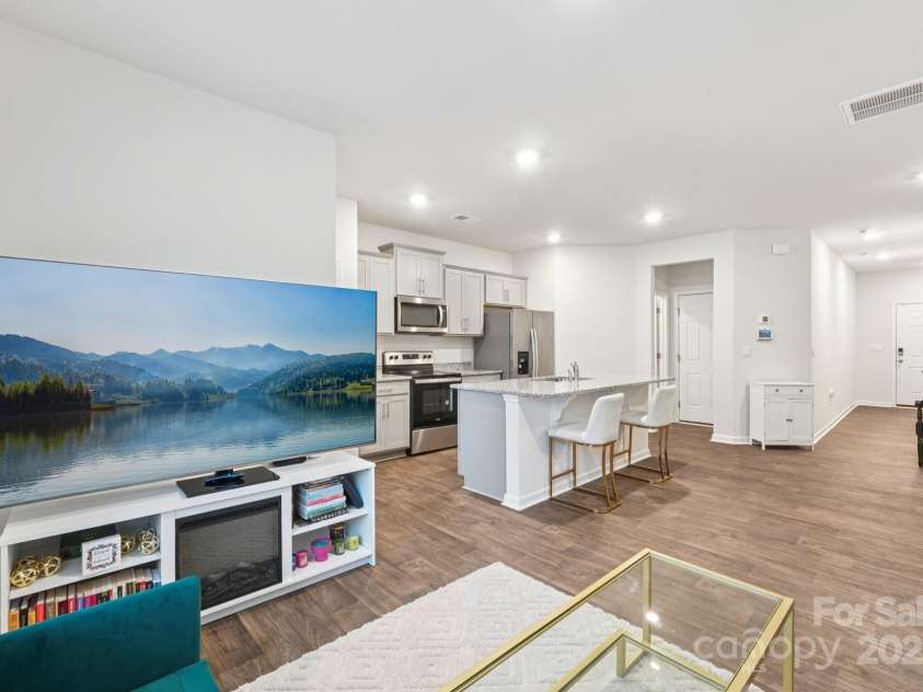 9051 Lowfalls Lane, Charlotte, NC 28216.  MLS# CAR4281925, YatesRealty ID 33706. 