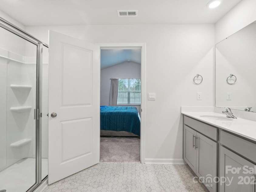 9051 Lowfalls Lane, Charlotte, NC 28216.  MLS# CAR4281925, YatesRealty ID 33706. 