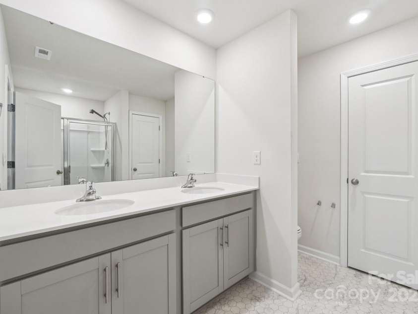 9051 Lowfalls Lane, Charlotte, NC 28216.  MLS# CAR4281925, YatesRealty ID 33706. 