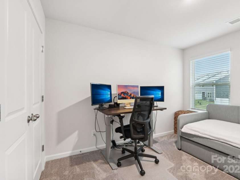 9051 Lowfalls Lane, Charlotte, NC 28216.  MLS# CAR4281925, YatesRealty ID 33706. 