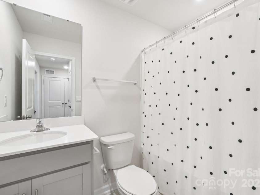 9051 Lowfalls Lane, Charlotte, NC 28216.  MLS# CAR4281925, YatesRealty ID 33706. 