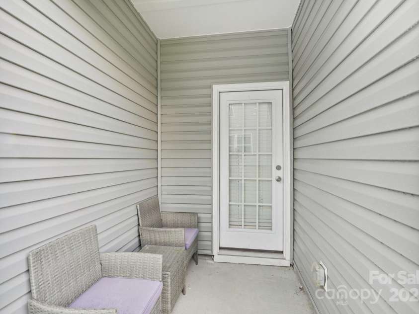 9051 Lowfalls Lane, Charlotte, NC 28216.  MLS# CAR4281925, YatesRealty ID 33706. 