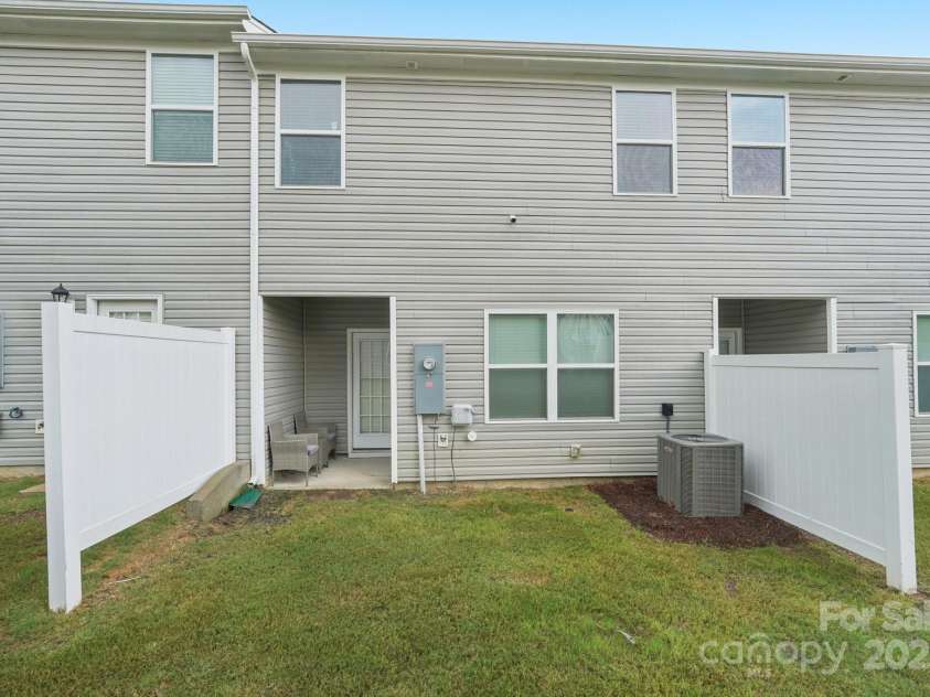 9051 Lowfalls Lane, Charlotte, NC 28216.  MLS# CAR4281925, YatesRealty ID 33706. 