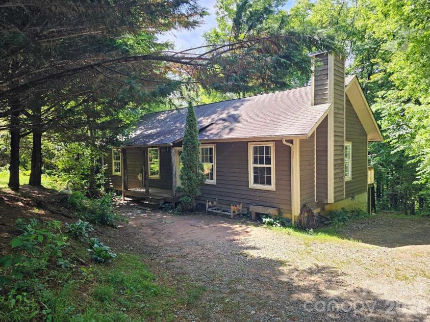100 Squirrel Lane, Sapphire, NC 28774.  MLS# CAR4395796, YatesRealty ID 33707. 
