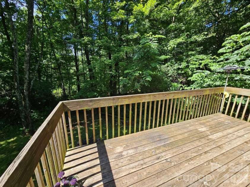 100 Squirrel Lane, Sapphire, NC 28774.  MLS# CAR4395796, YatesRealty ID 33707. 