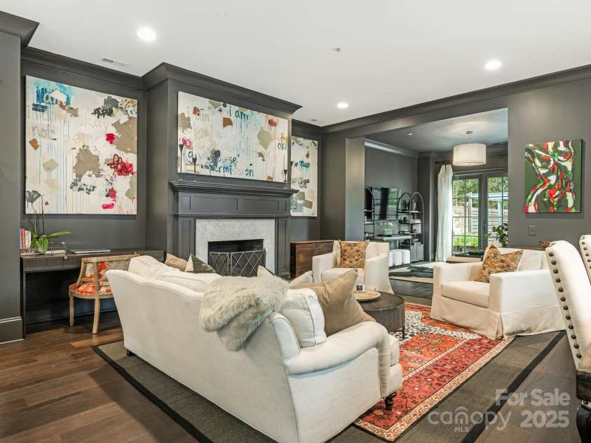 2043 Lynnwood Drive, Charlotte, NC 28209.  MLS# CAR4282563, YatesRealty ID 33707. 