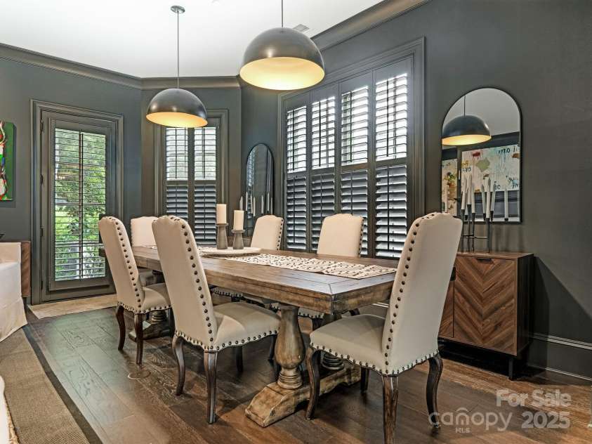 2043 Lynnwood Drive, Charlotte, NC 28209.  MLS# CAR4282563, YatesRealty ID 33707. 