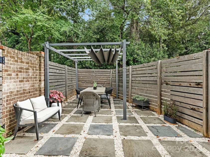 2043 Lynnwood Drive, Charlotte, NC 28209.  MLS# CAR4282563, YatesRealty ID 33707. 
