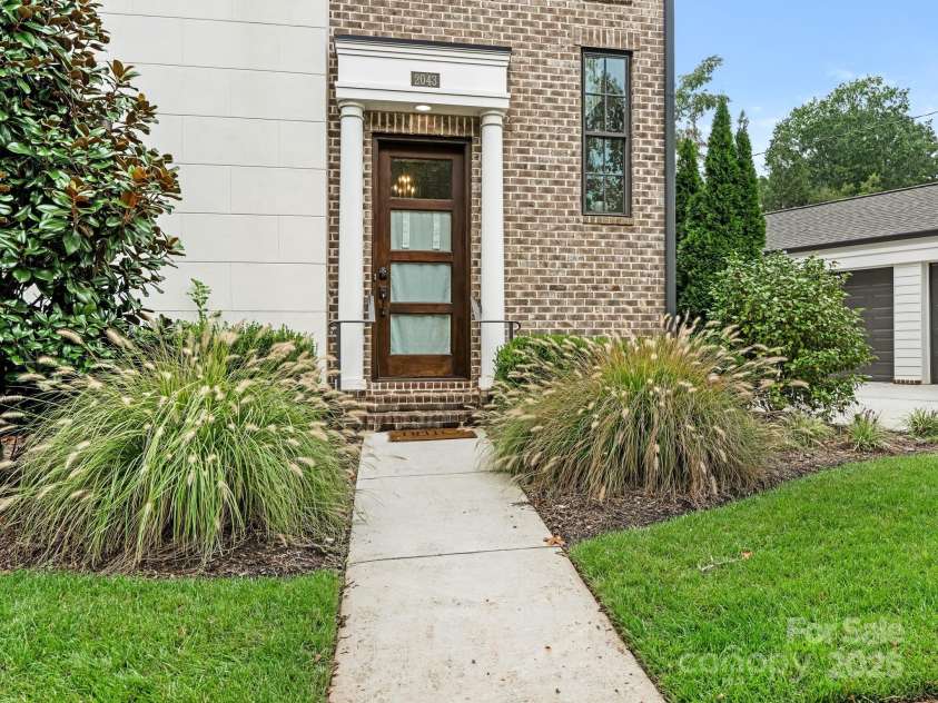 2043 Lynnwood Drive, Charlotte, NC 28209.  MLS# CAR4282563, YatesRealty ID 33707. One of only two end units.
