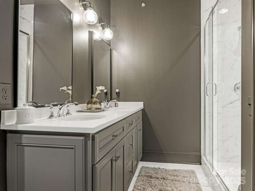 2043 Lynnwood Drive, Charlotte, NC 28209.  MLS# CAR4282563, YatesRealty ID 33707. Primary Bath