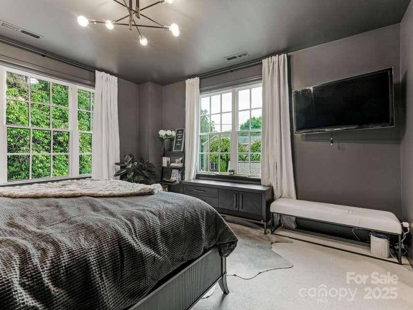 2043 Lynnwood Drive, Charlotte, NC 28209.  MLS# CAR4282563, YatesRealty ID 33707. Primary Bedroom
