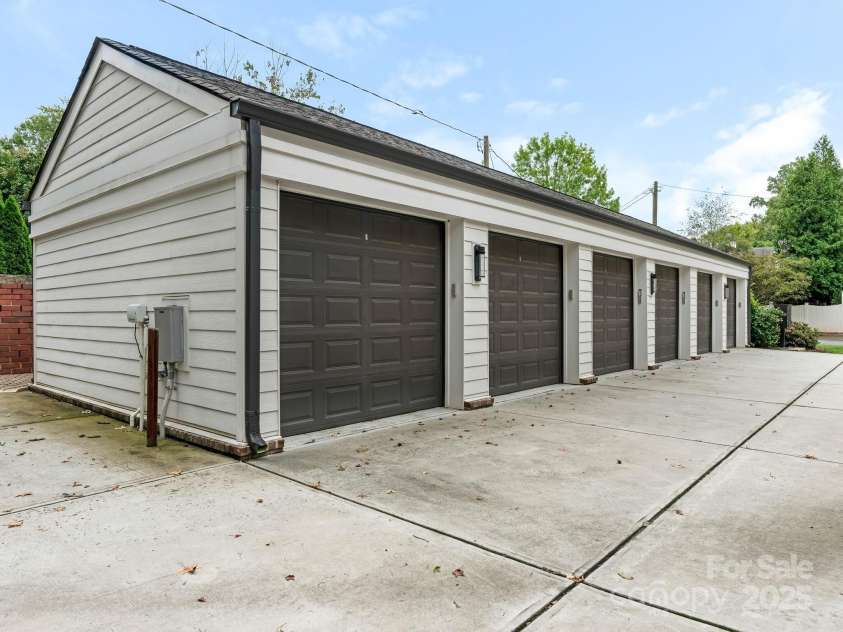 2043 Lynnwood Drive, Charlotte, NC 28209.  MLS# CAR4282563, YatesRealty ID 33707. This home is closet to the garage of any in the community.