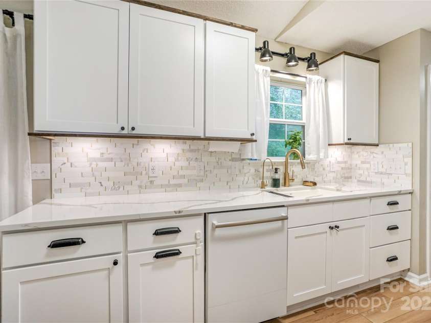 153 Creek Branch Drive, Mooresville, NC 28115.  MLS# CAR4289414, YatesRealty ID 33708. 