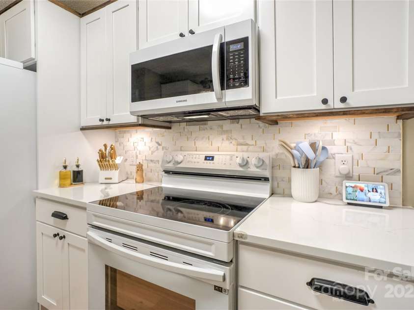 153 Creek Branch Drive, Mooresville, NC 28115.  MLS# CAR4289414, YatesRealty ID 33708. 