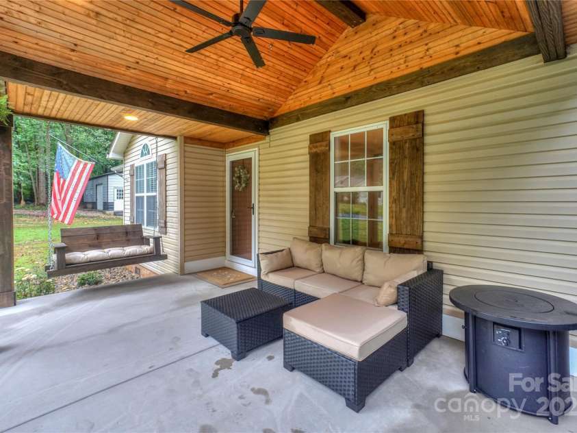 153 Creek Branch Drive, Mooresville, NC 28115.  MLS# CAR4289414, YatesRealty ID 33708. 